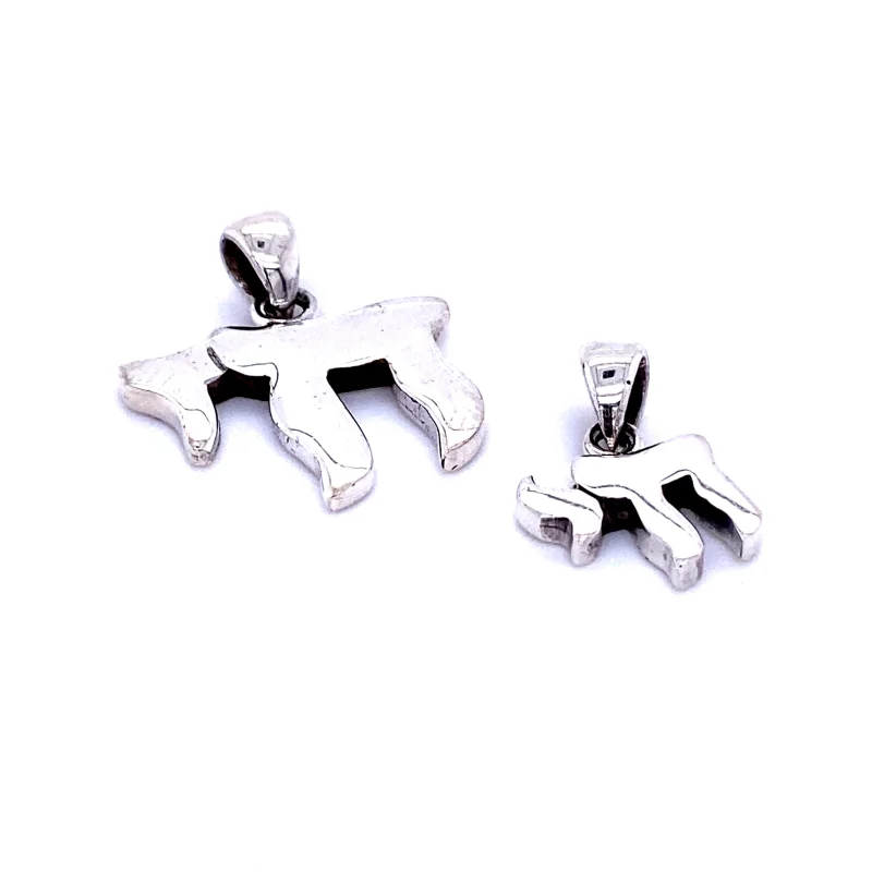 Simple Hebrew Chai Symbol Pendant