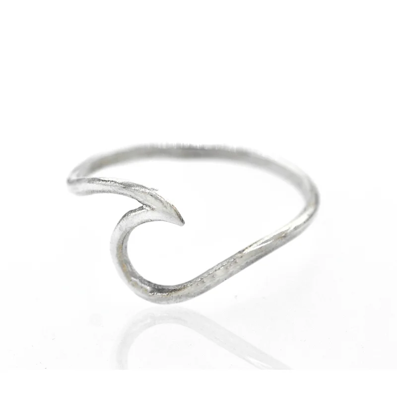 Smooth Crashing Wire Wave Ring