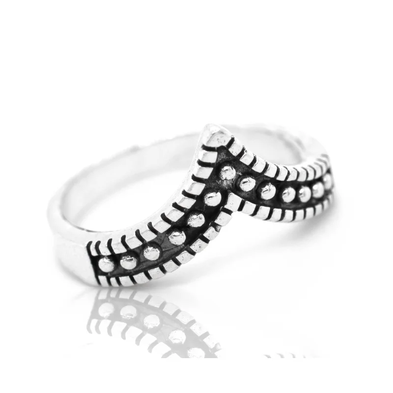 Striking Chevron Ring