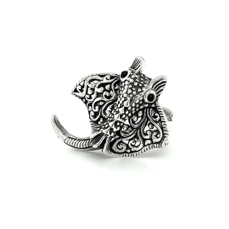 Statement Manta Ray Ring